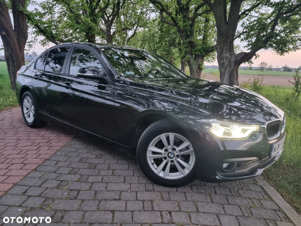 BMW Seria 3 318i Luxury Line - 33
