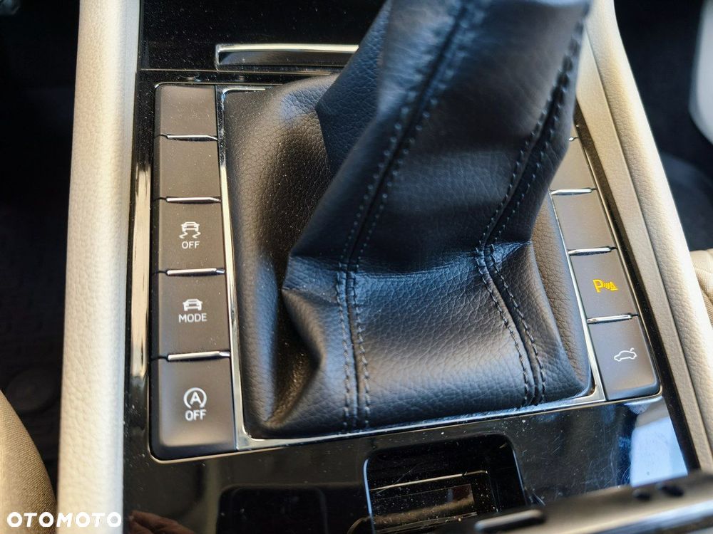 Skoda Superb 2.0 TDI Style - 24