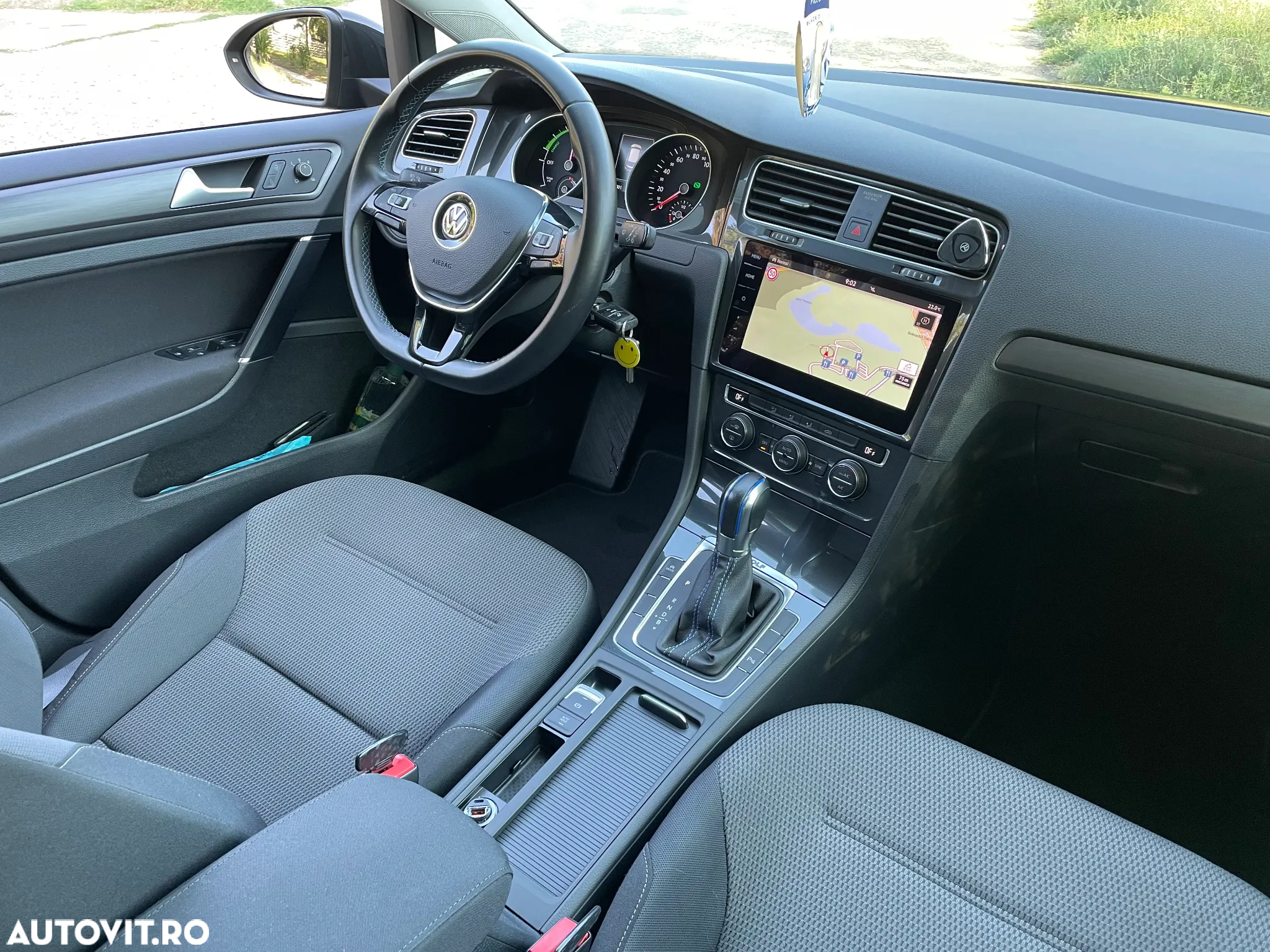 Volkswagen e-Golf - 8