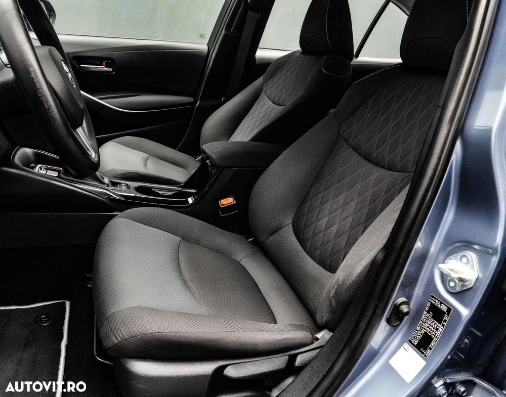 Toyota Corolla Sedan 1.8 HSD Dynamic - 13
