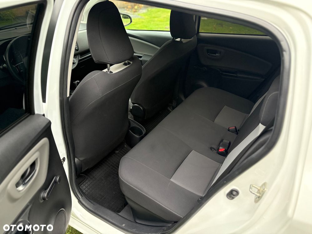 Toyota Yaris - 10
