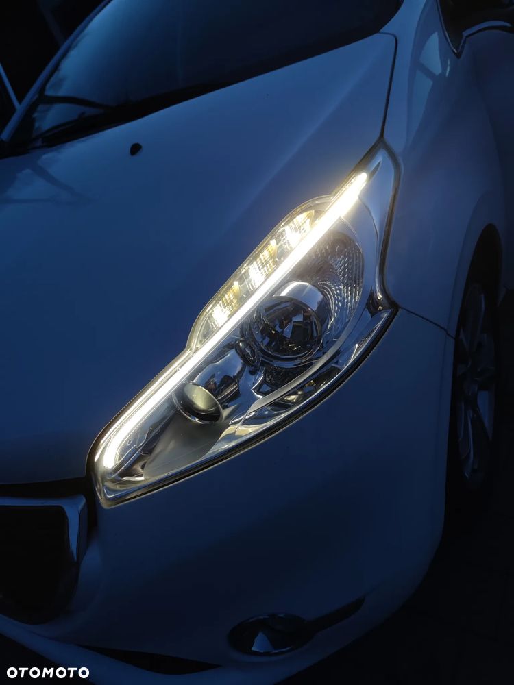 Peugeot 208 1.6 e-HDi Allure STT - 23