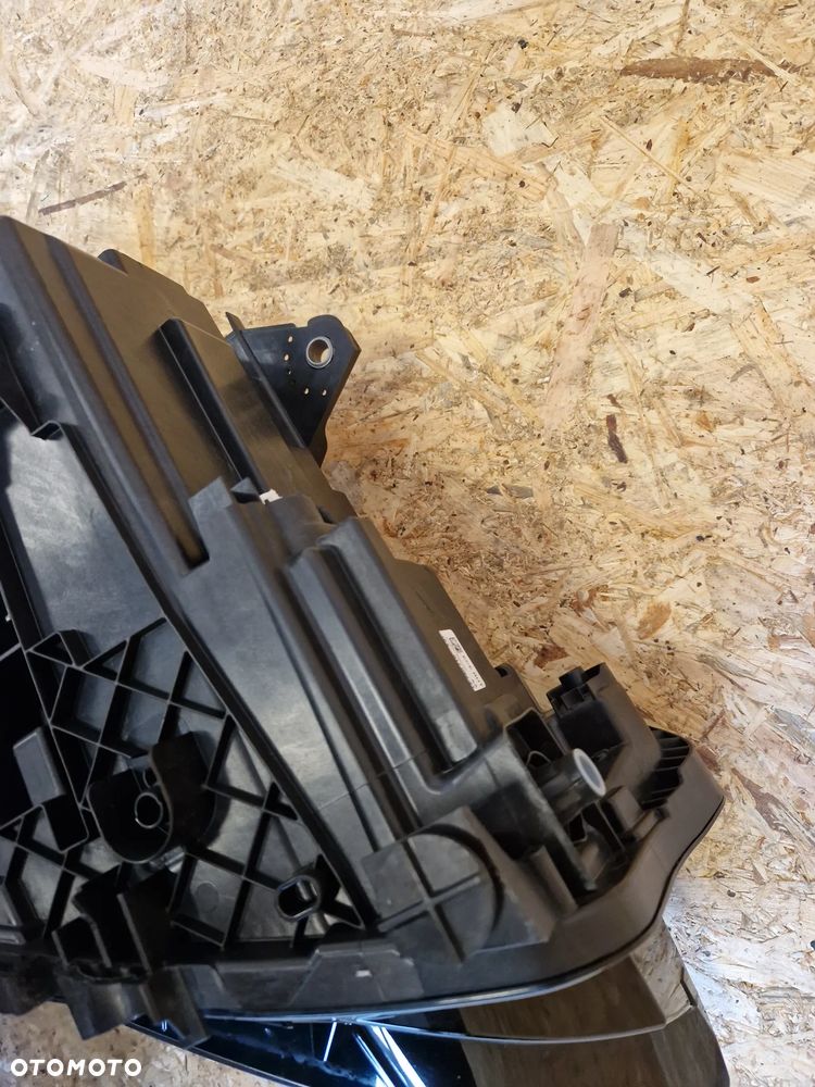 Lampa lewa Bmw U11 X1 - 10