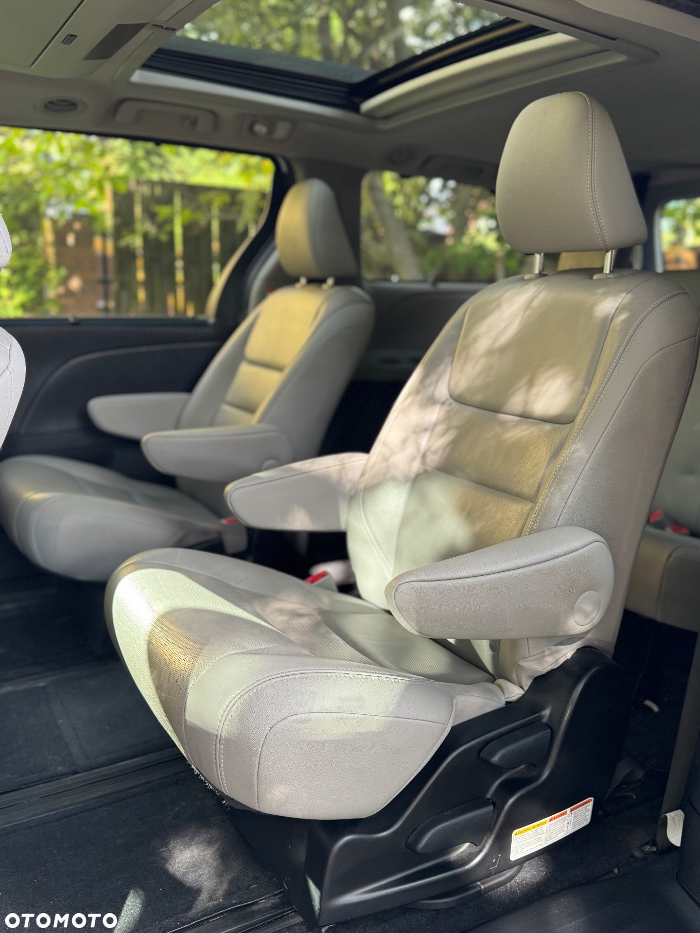 Toyota Sienna - 7