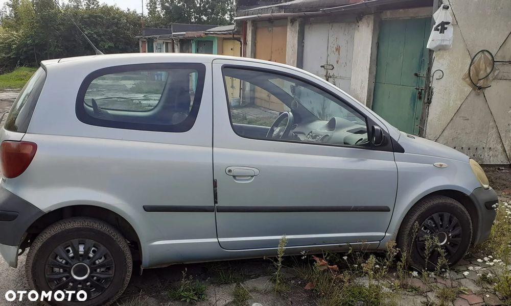 Toyota Yaris 1.0 Base - 1
