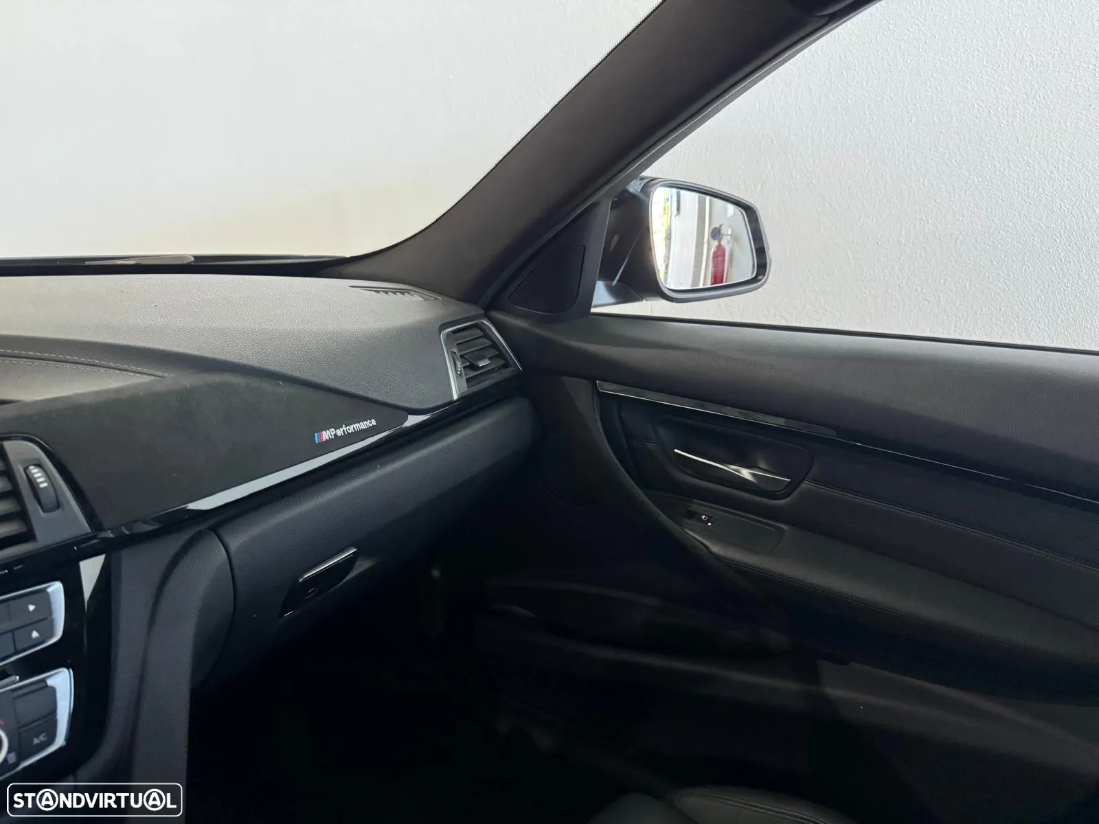 BMW 330 e iPerformance Pack M - 17