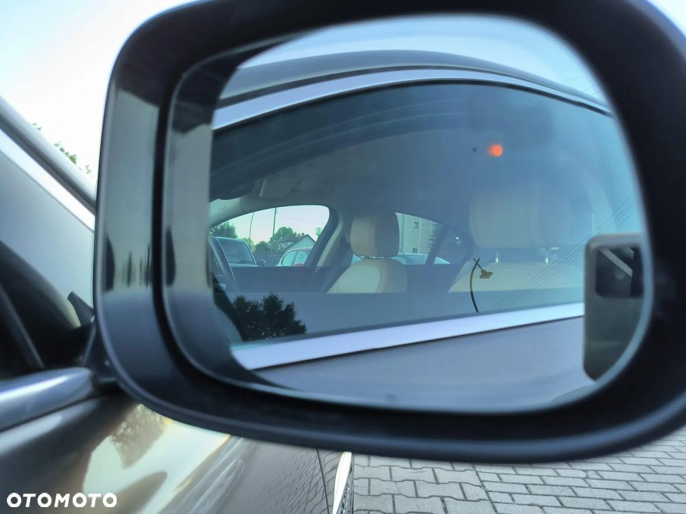 Jaguar XE 2.0 T Prestige - 16