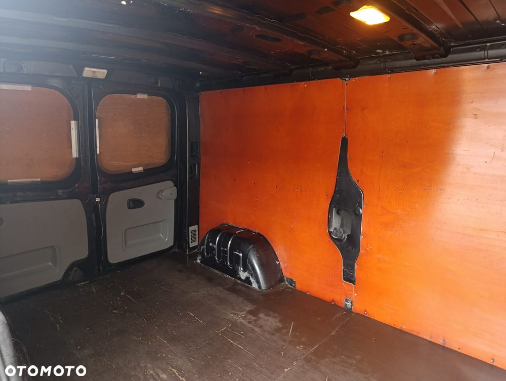 Opel Vivaro - 10