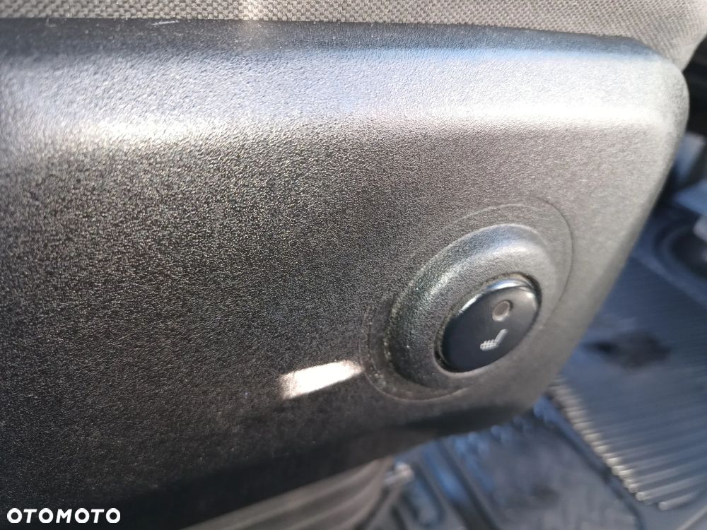 Iveco Daily KONTENER+ WINDA ZEPRO (750kg) 2.3 diesel 156 kM AUTOMAT 2017 WEBASTO, KAMERA, NAVI, GOTOWY DO PRACY! - 29