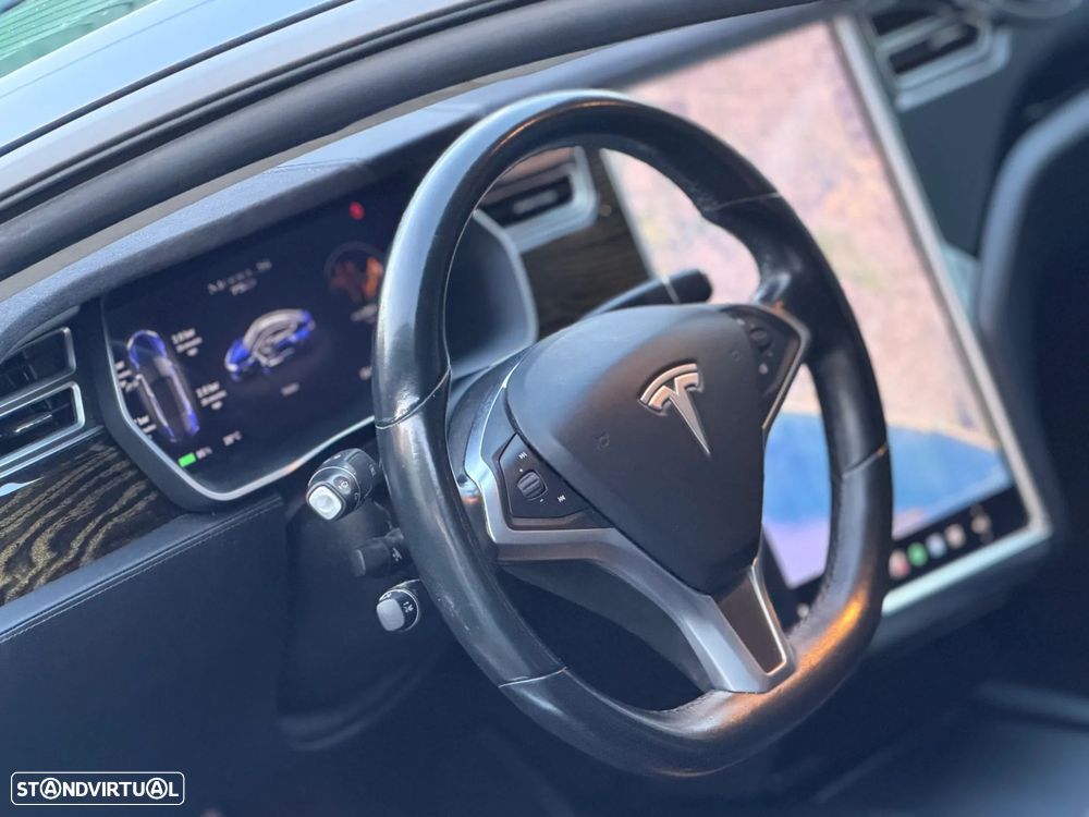 Tesla Model S - 16