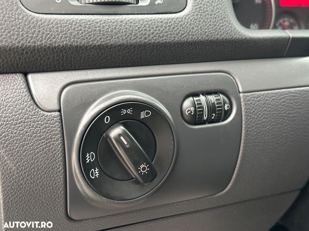 Volkswagen Jetta 1.9 TDI Comfortline - 32