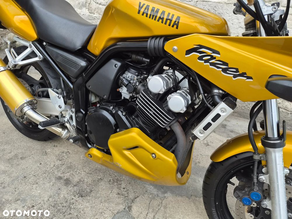 Yamaha FZS - 4