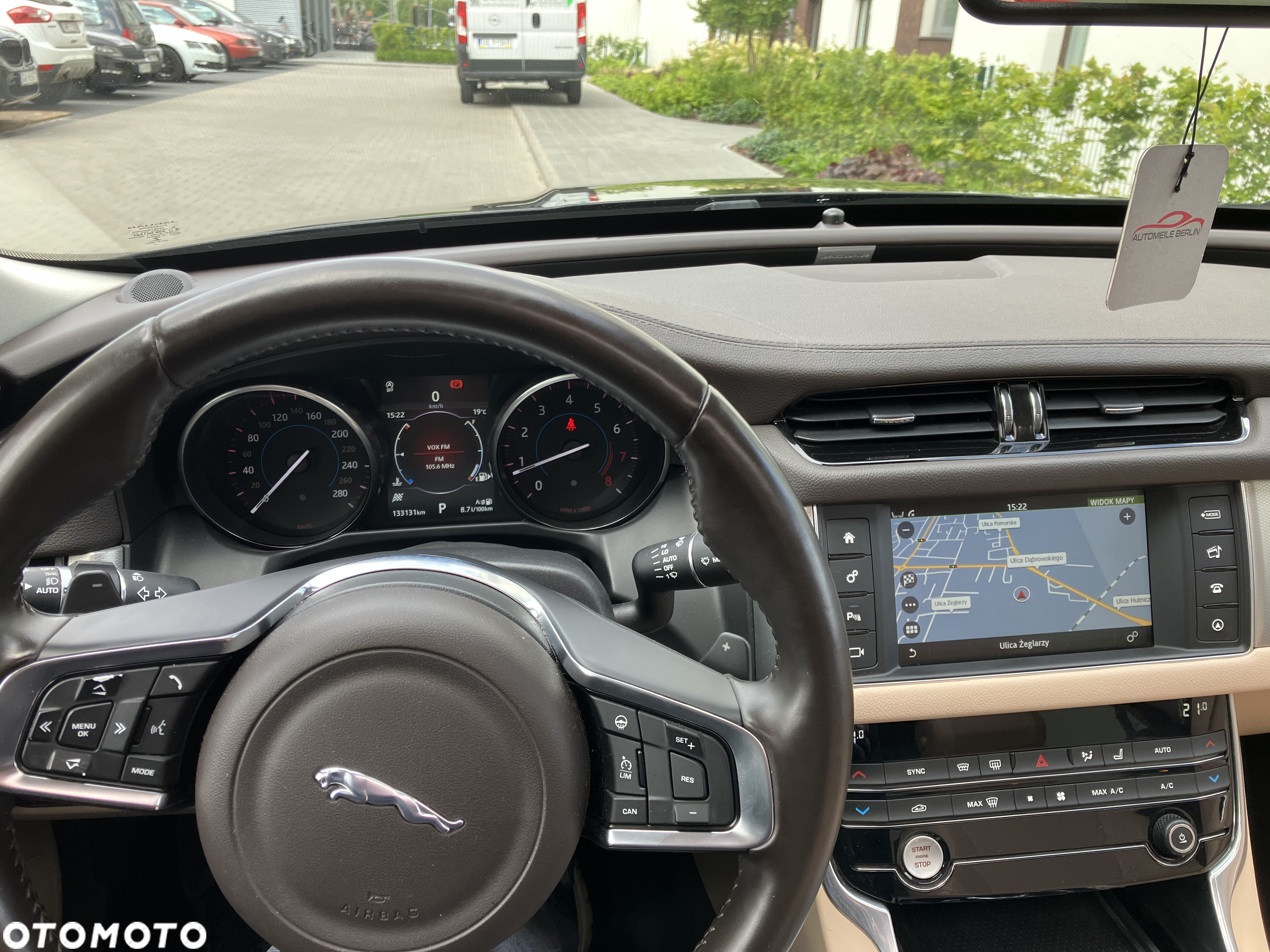 Jaguar XF 2.0 T AWD Portfolio - 29
