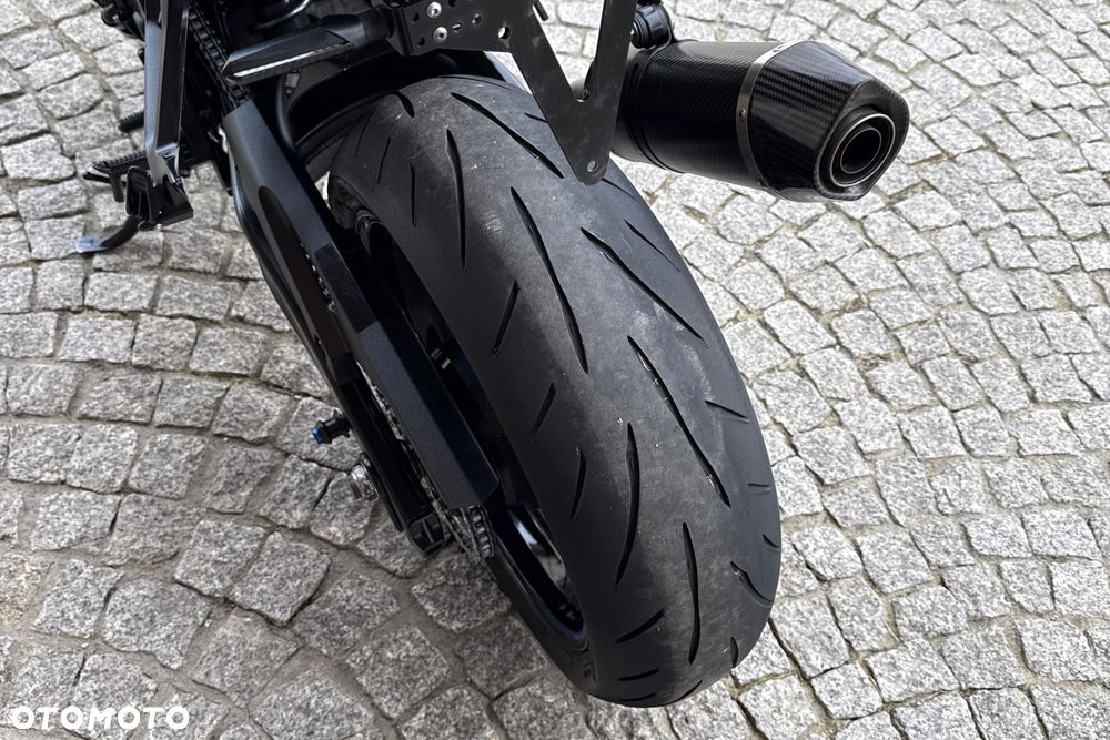 Suzuki GSX - 14