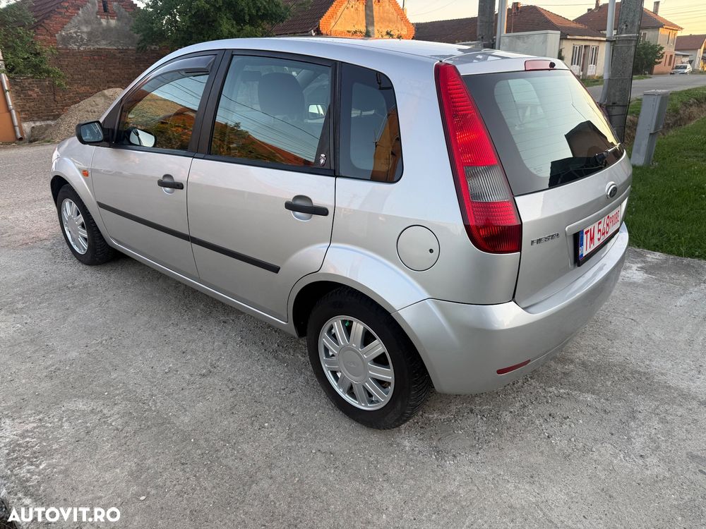 Ford Fiesta 1.3 Ghia - 4