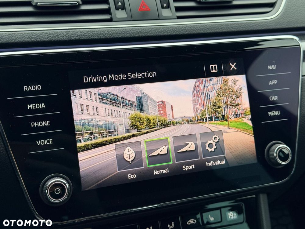 Skoda Superb 2.0 TSI Sportline DSG - 25