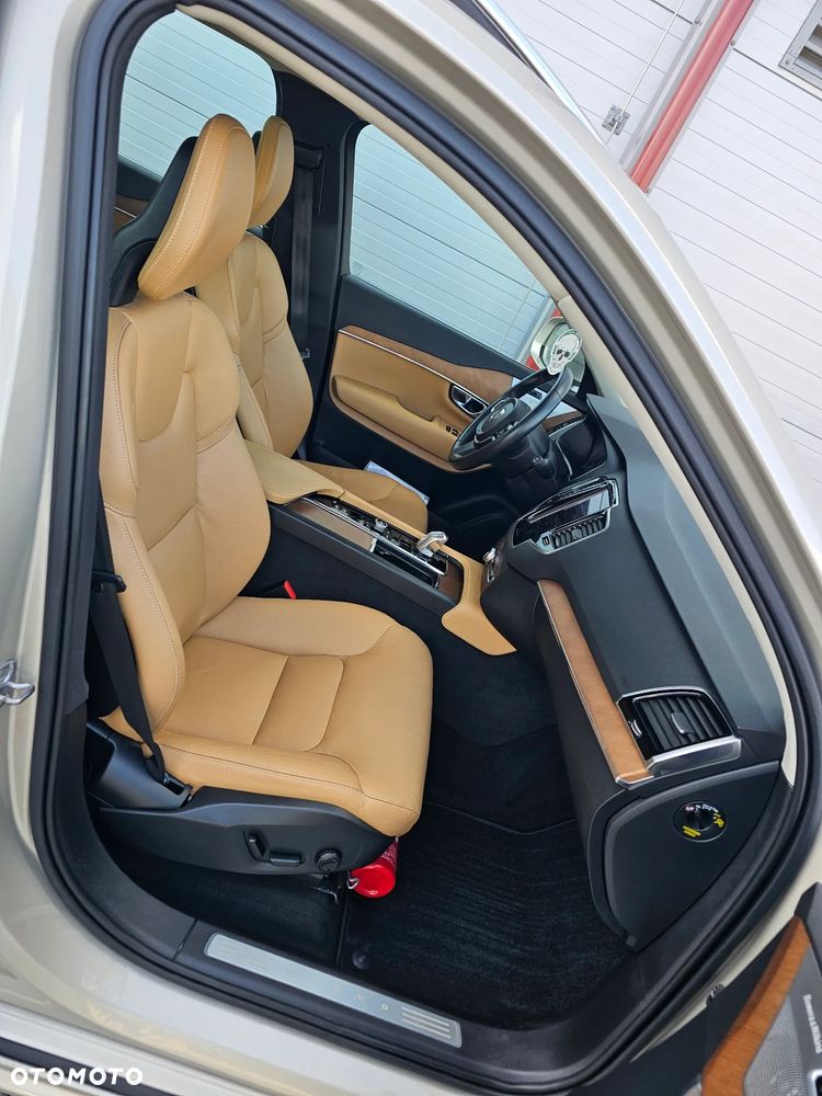 Volvo XC 90 T8 AWD Plug-In Hybrid Momentum 7os - 39