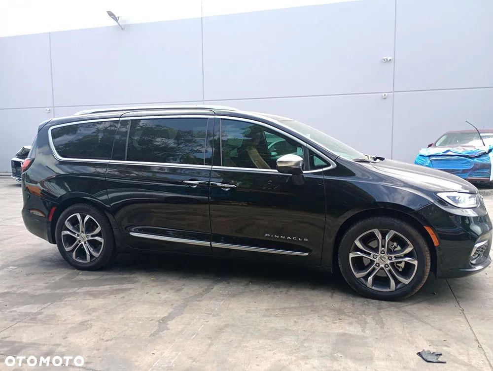Chrysler Pacifica - 2