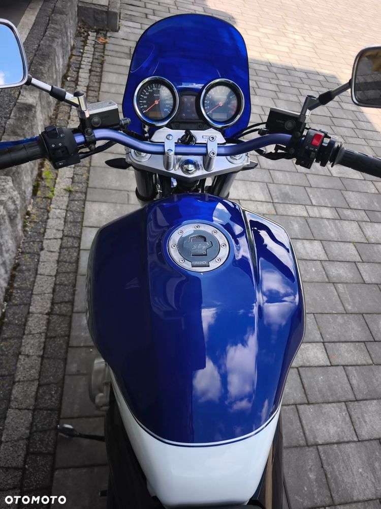 Suzuki GSX - 13