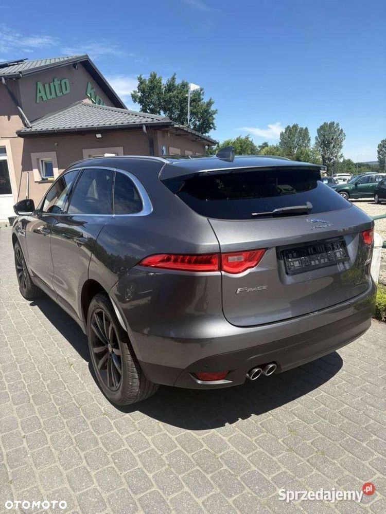 Jaguar F-Pace - 5