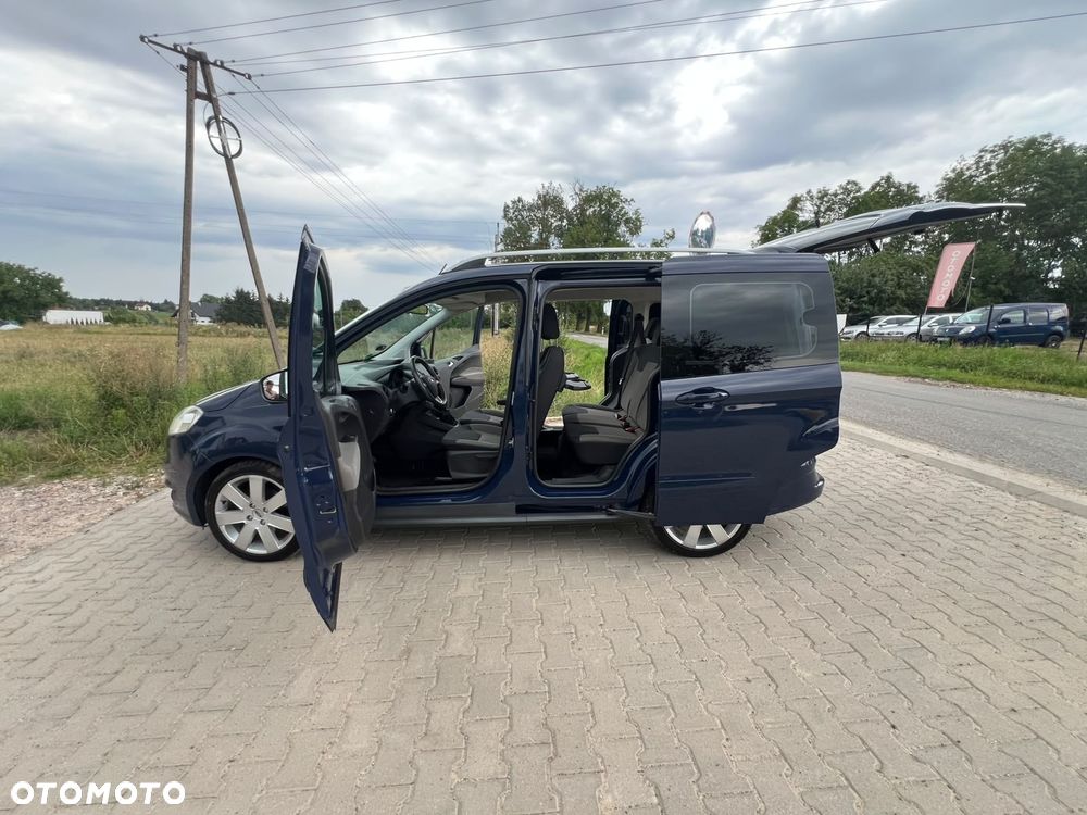 Ford Tourneo Courier - 12