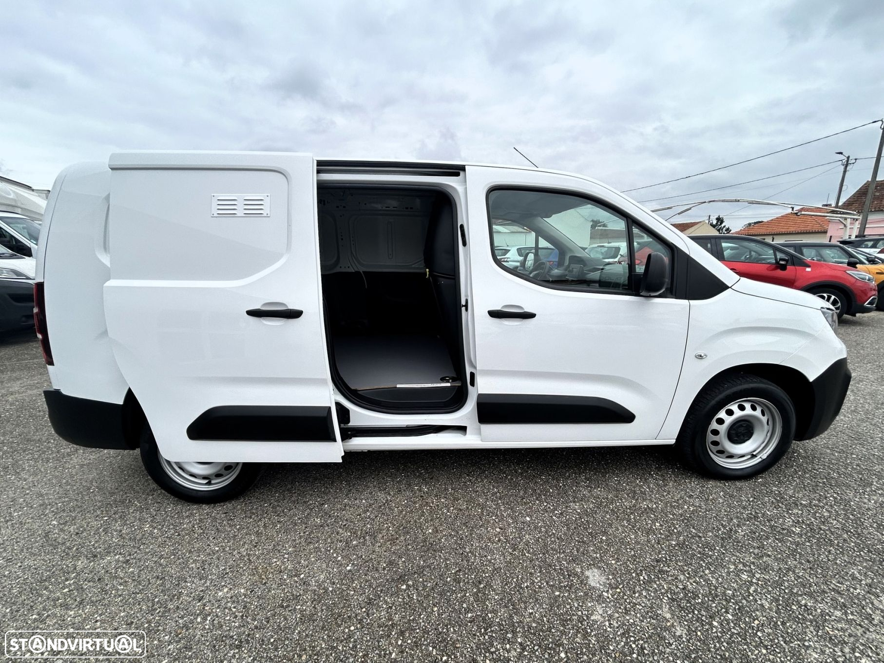 Peugeot Partner 1.5 BlueHDi Asphalt Longa - 25