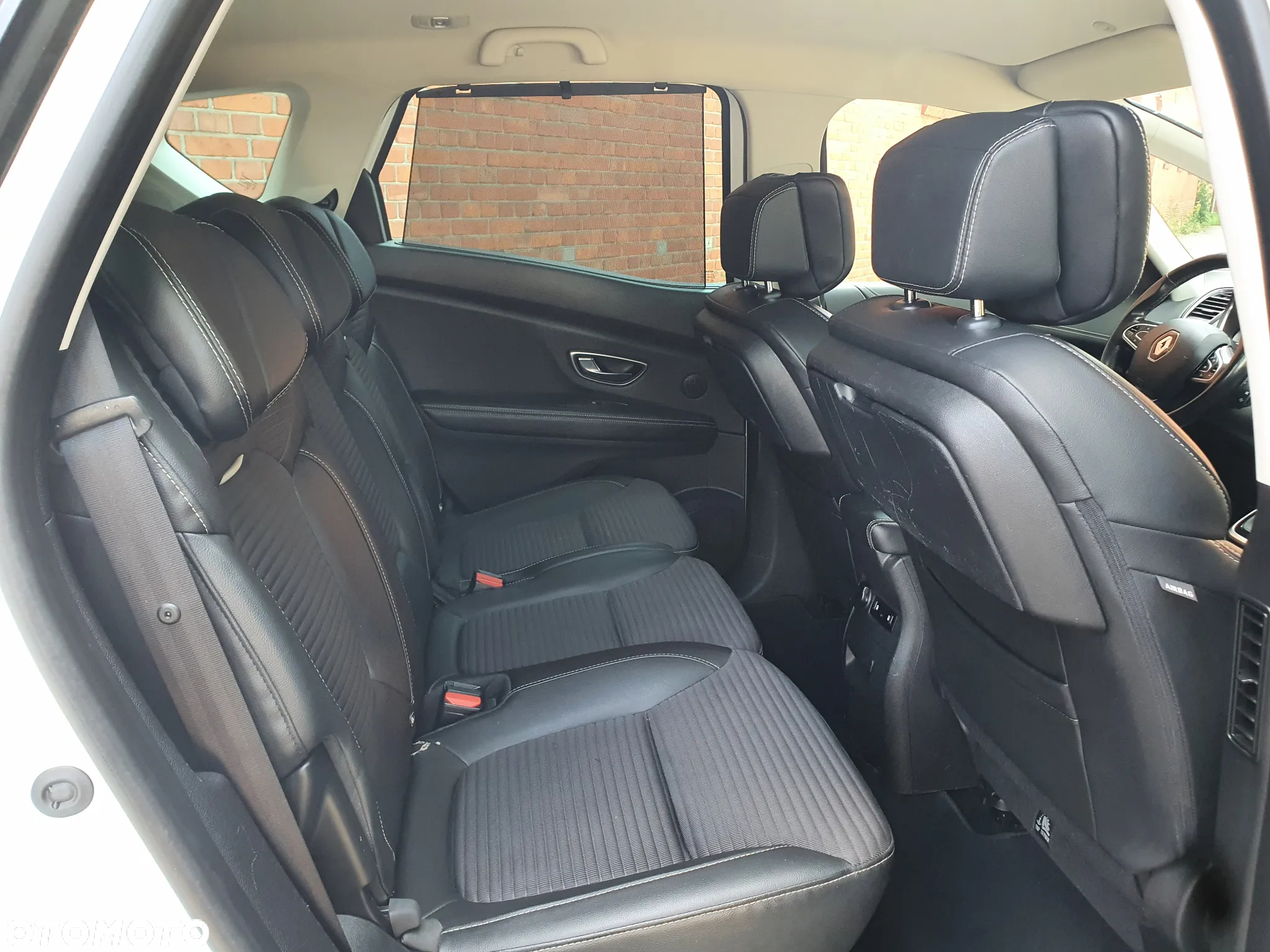 Renault Scenic TCe 140 GPF EDC BLACK EDITION - 12