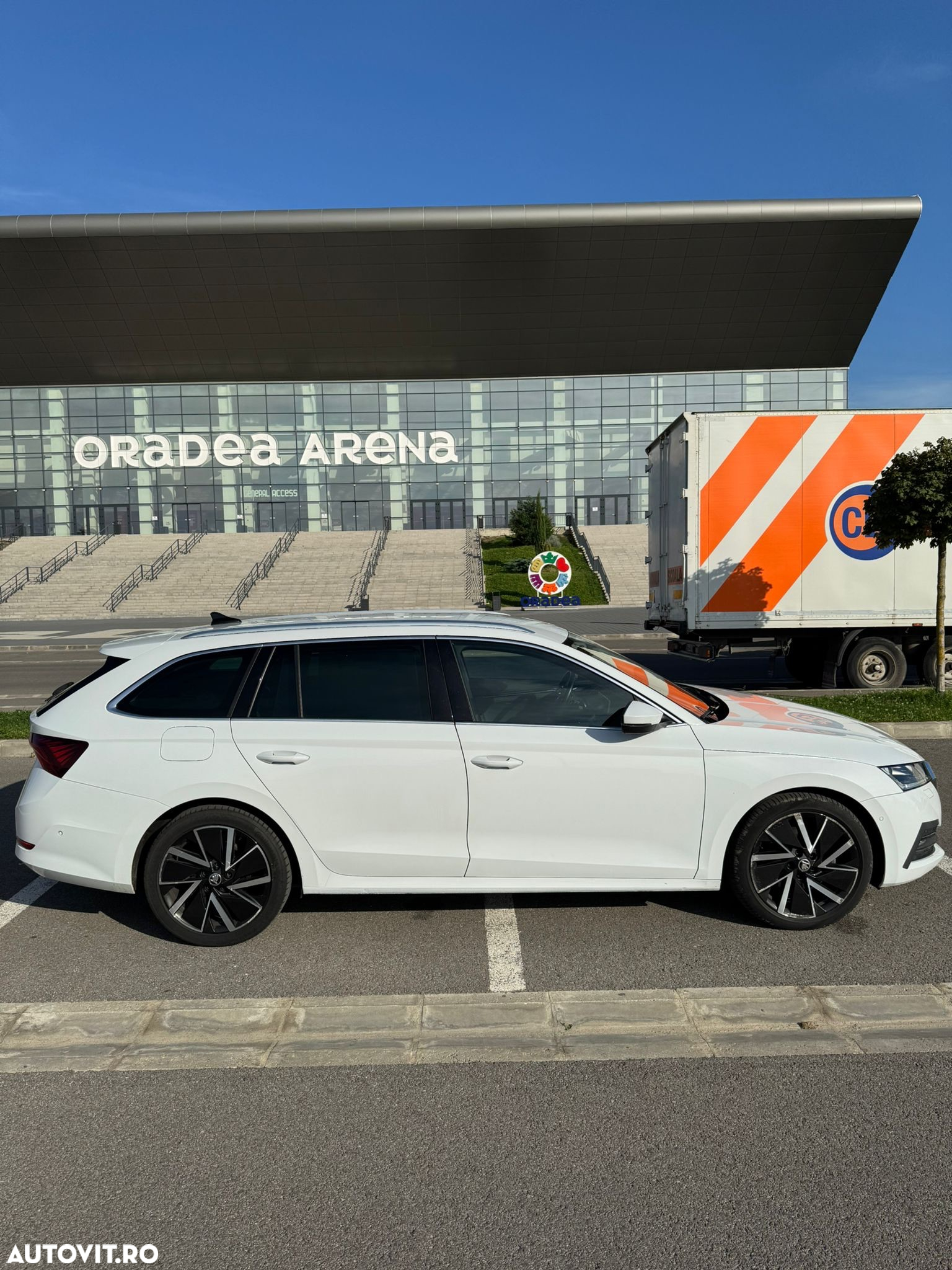 Skoda Octavia Combi 2.0 TDI DSG Edition Plus - 2