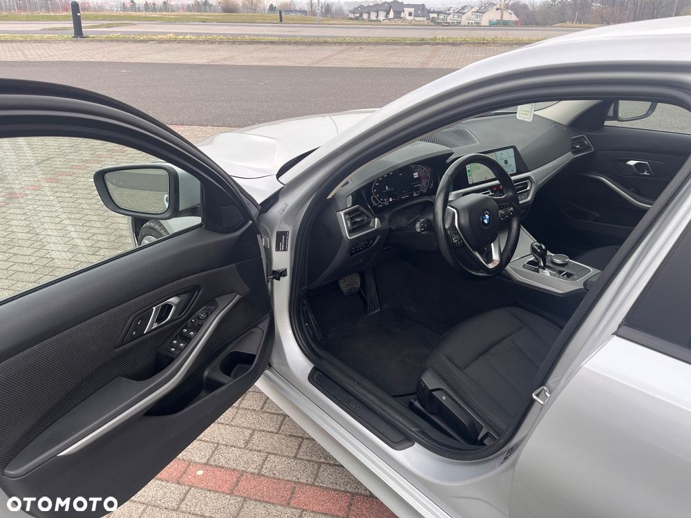 BMW Seria 3 320i xDrive Edition M Sport Shadow - 8
