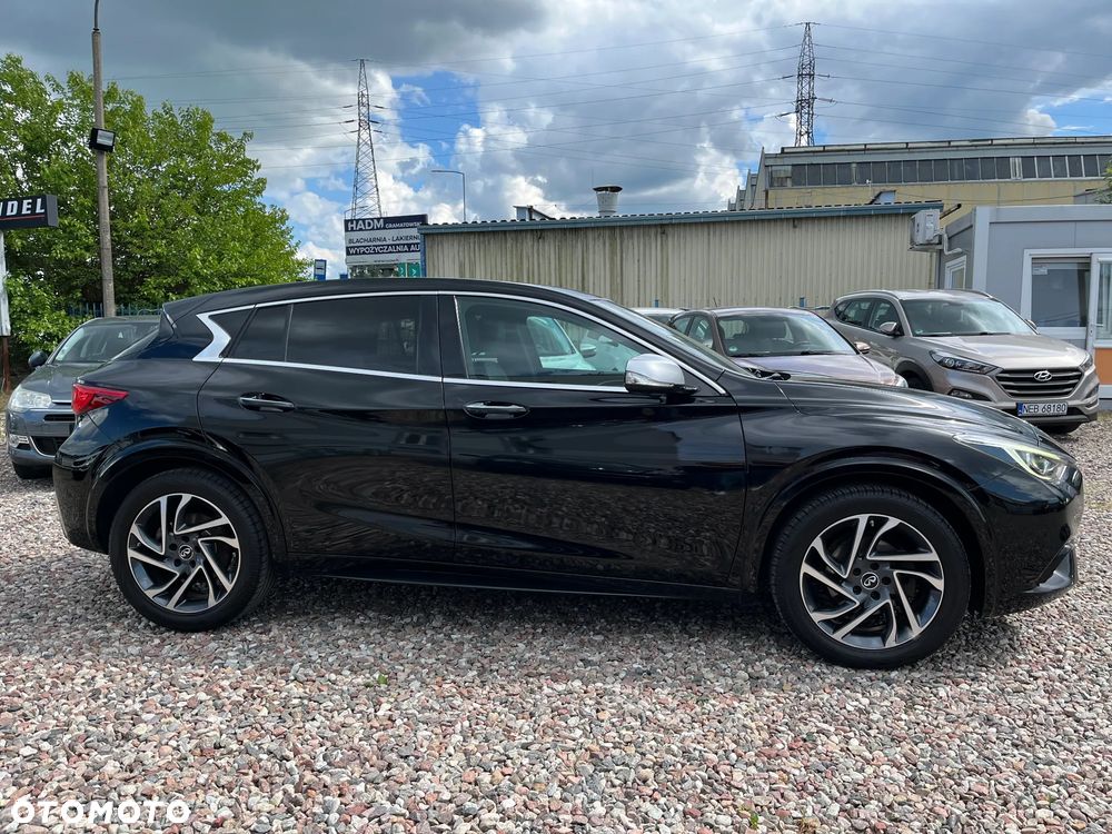 Infiniti Q30 - 4