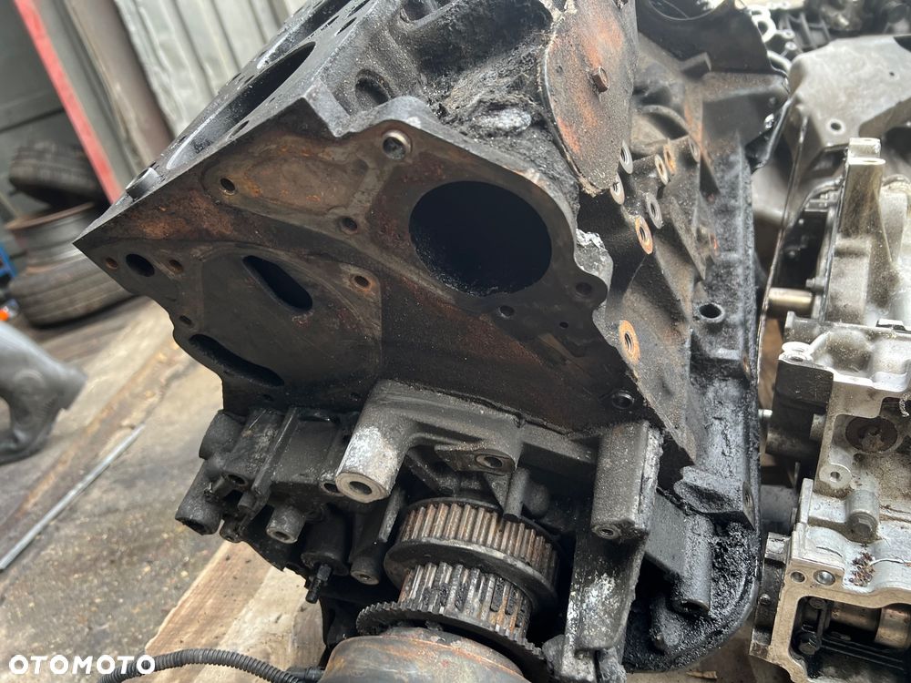 Mitsubishi L200 blok dół silnika wał tłoki 4d56u  7d33 - 11