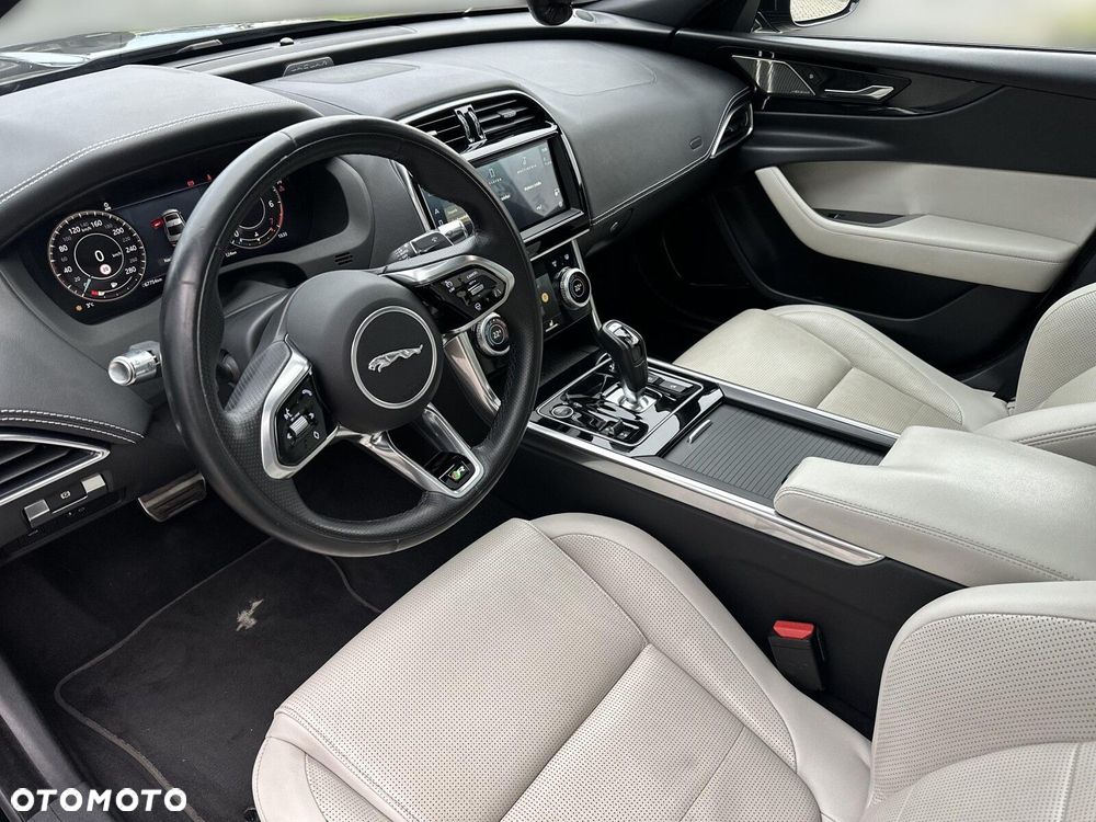 Jaguar XE - 14