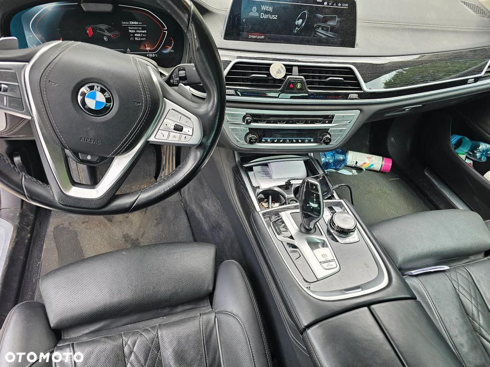 BMW Seria 7 740d xDrive mHEV - 12