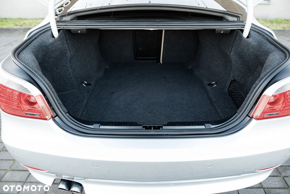 BMW Seria 5 525xi - 24