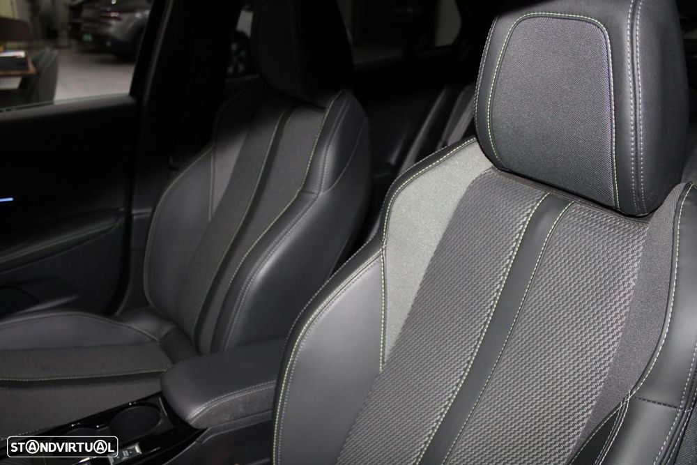 Peugeot e-2008 50 kWh GT - 11