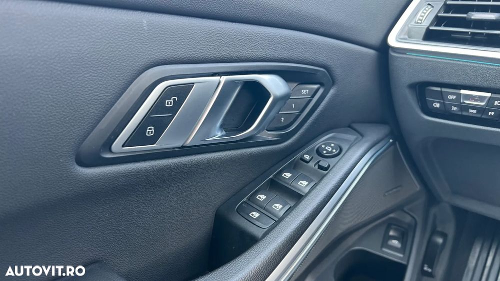 BMW Seria 3 320d xDrive AT MHEV - 23