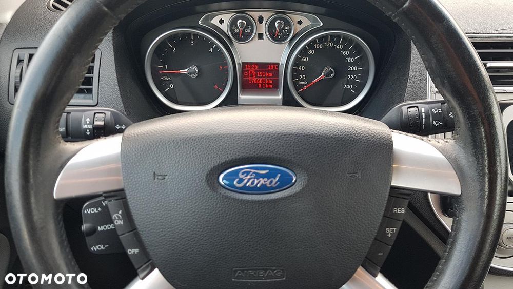Ford Kuga 2.0 TDCi 4x4 Titanium - 36