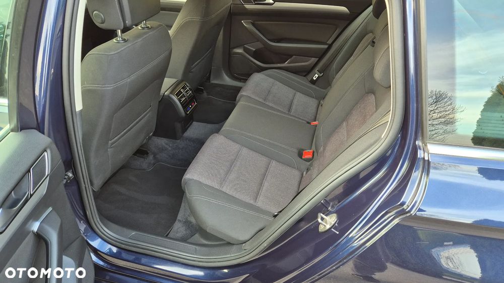 Volkswagen Passat - 15