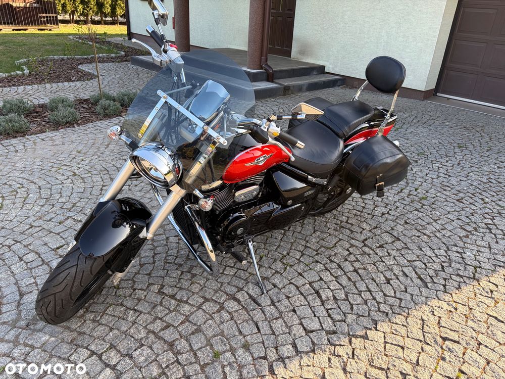 Suzuki Intruder - 1