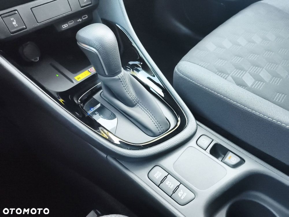 Toyota Yaris Hybrid 1.5 Style - 23
