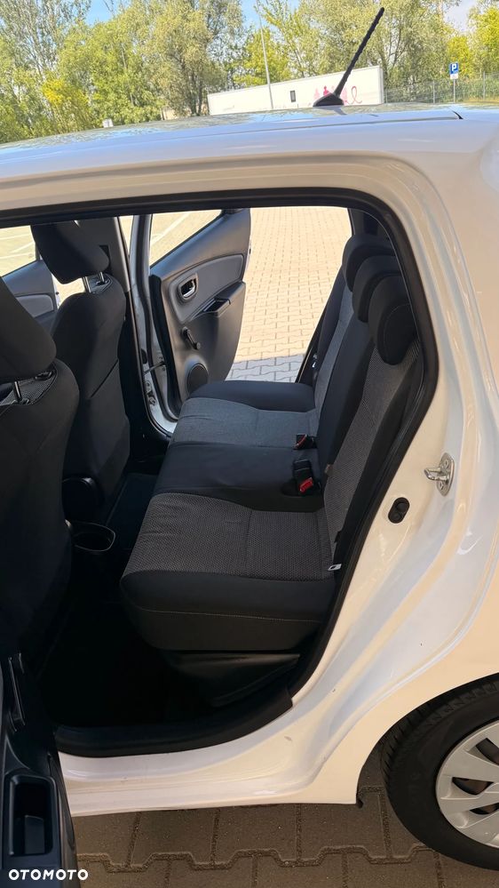 Toyota Yaris Hybrid 100 Dynamic - 13