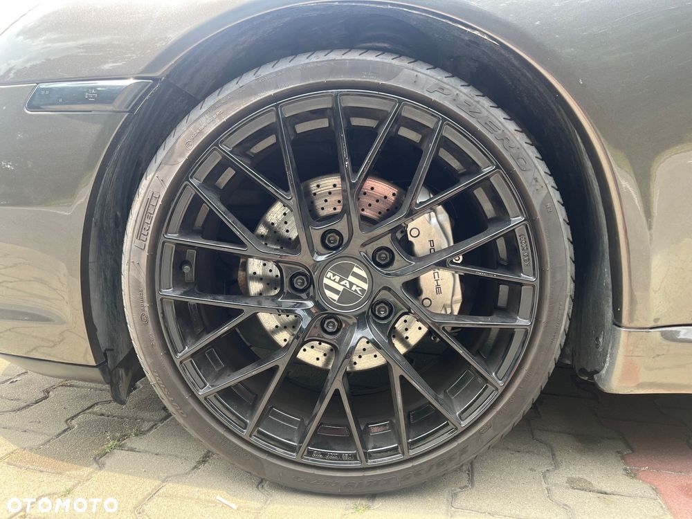 Porsche 911 Carrera - 8