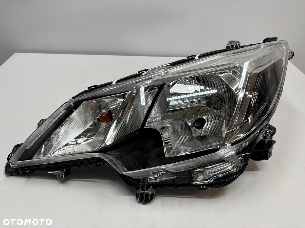 Mitsubishi Space Star III Lampa Lewa Przód Przednia W5335 - 1