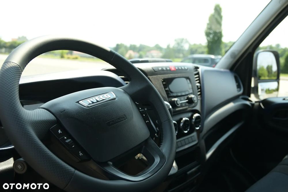Iveco DMC 3500 kg/ DAILY/ 15 EP SKRZYNIA 615x245 cm/ NA PODUSZKACH/ KOŁA BLIŻNIACZE/3.0 HPi 150 KM/SALON POLSKA/PIERWSZY WŁAŚCIICIEL/ - 19