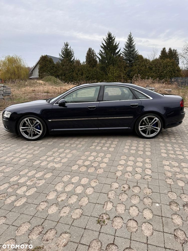 Audi A8 4.2 Quattro - 1