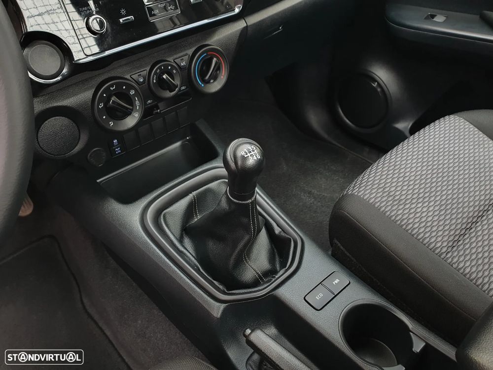 Toyota Hilux 2.4 D-4D 2WD CE CM - 18