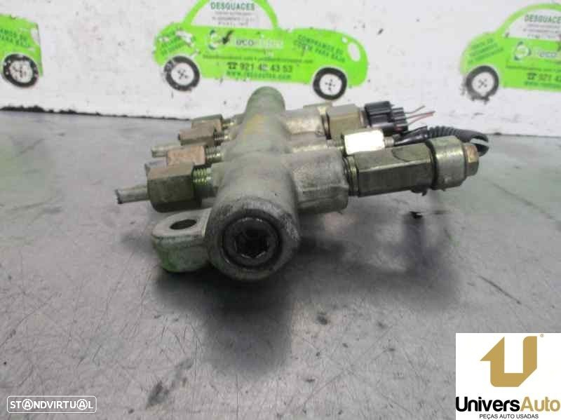 RAMPA INJETORA MAZDA 6 HATCHBACK 2004 - - 4