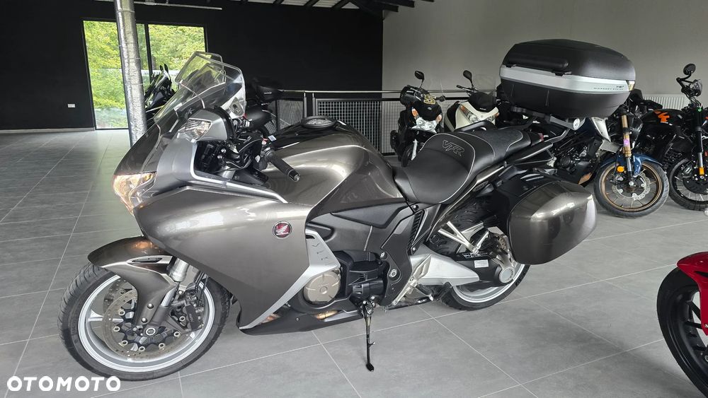 Honda VFR - 1