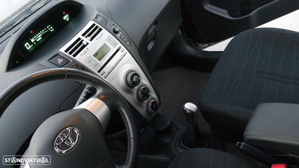 Toyota Yaris 1.0 VVT-i Comfort+AC+VSC - 10