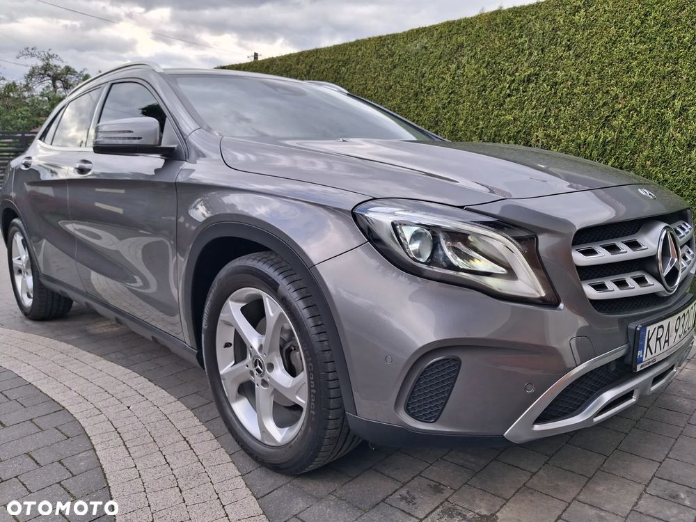 Mercedes-Benz GLA 180 AMG Line - 2